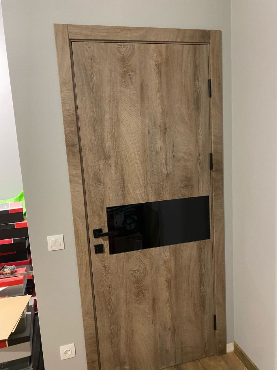 СТИЛЬНЫЕ ДВЕРИ С ЧЕРНЫМ СТЕКЛОМ В ЧЕБОКСАРАХ